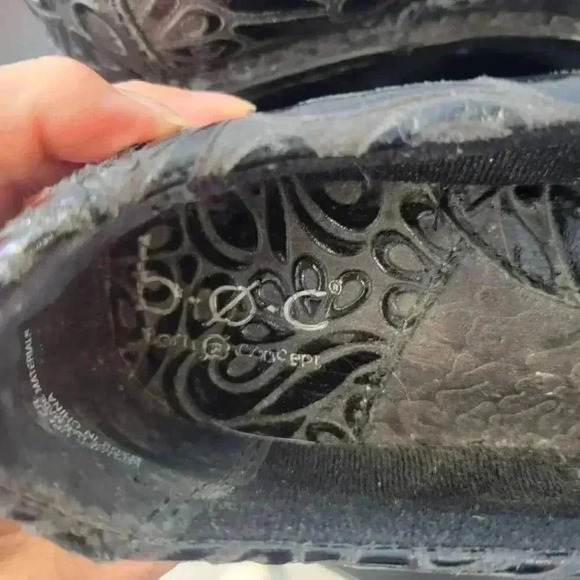 Born Concepts BOC Black Leather Floral Embossed Peggy Clogs - Picture 11 of 11